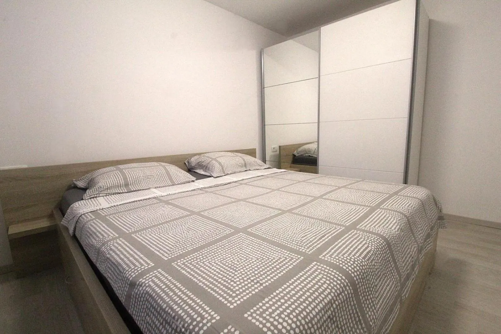 Apartments Sidro 萨武德里亚 招待所